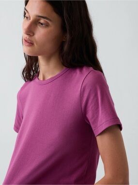 GAP Favorite Tee Short Sleeve Crew Tee in Magenta